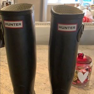 Hunter tall rain boots black size 8